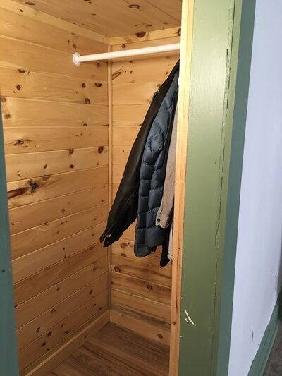 Middle room closet